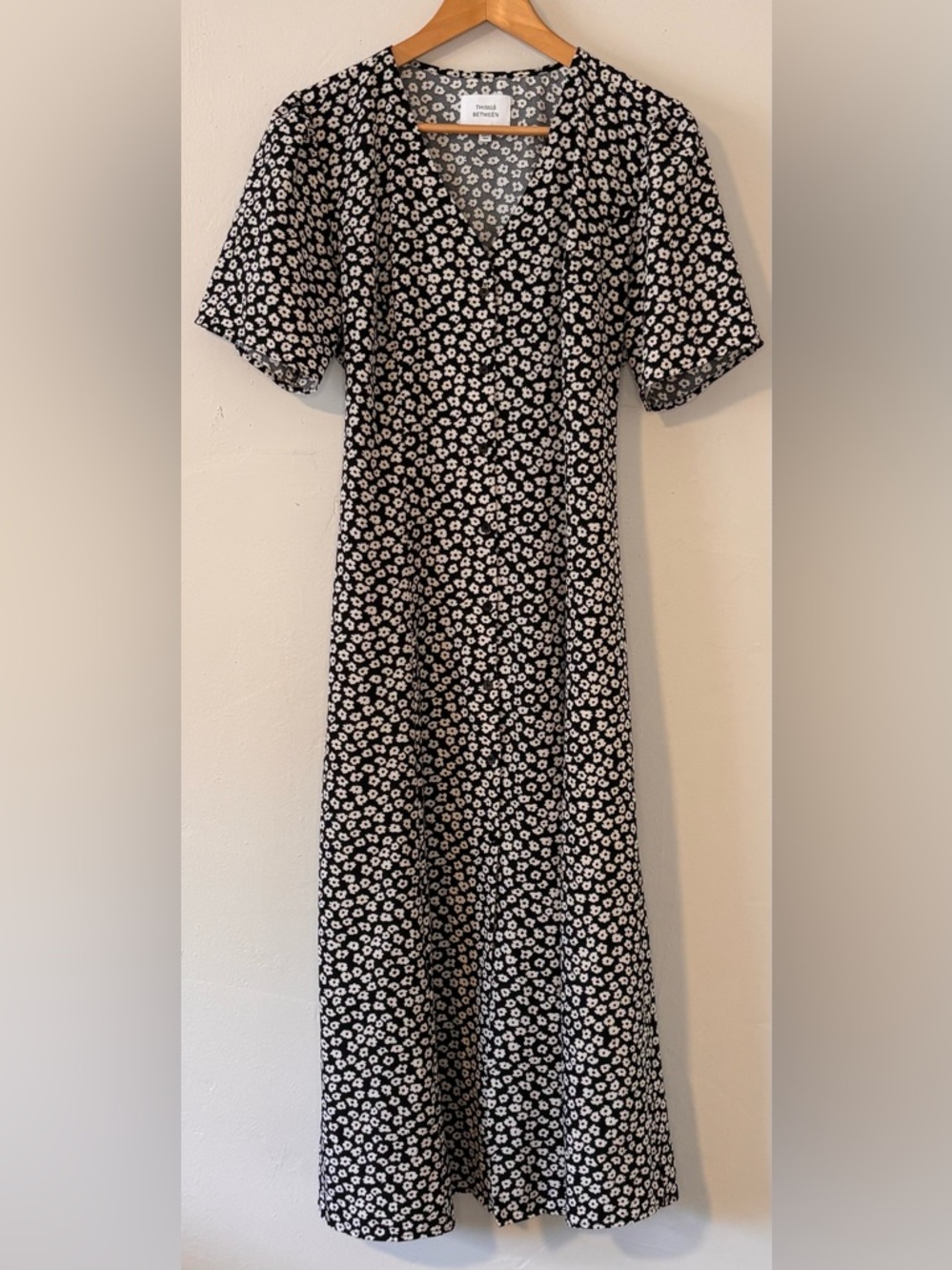 Things Between Black and Cream Floral Print Midi Button-Down Dress Size Large